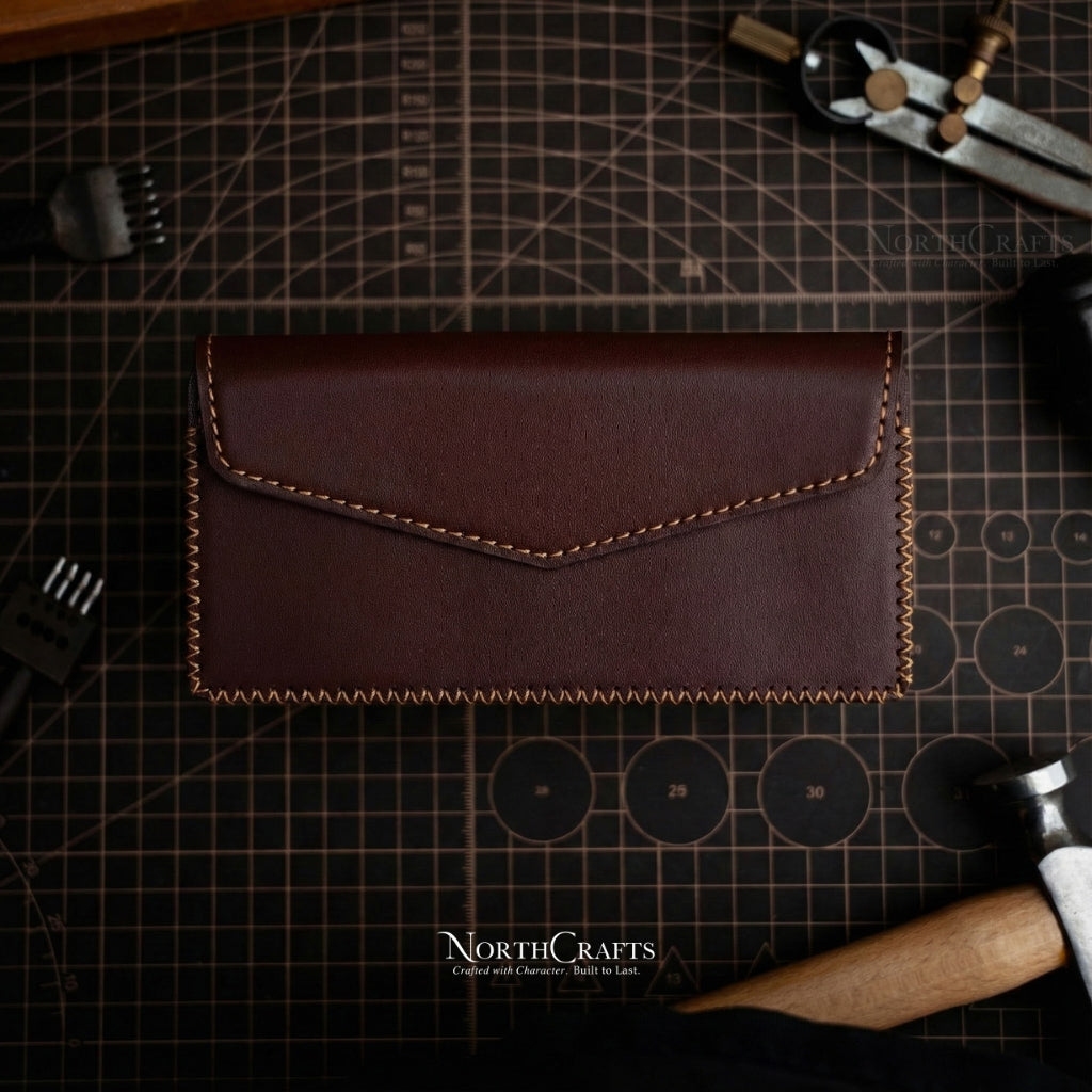 EDC Brown Full-Grain Leather Phone Holster with Belt Loop for Men (iPhone 17, 16 & 15 Series) – Personalized Handmade – NorthCrafts | NorthCrafts