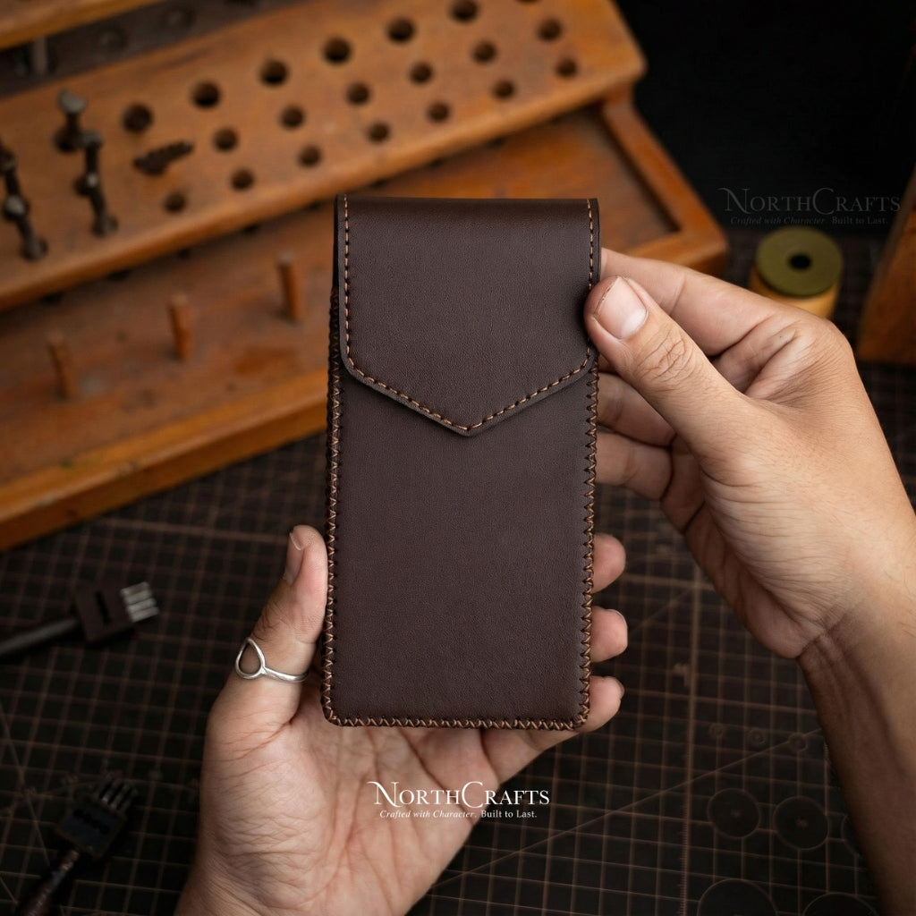 Full-Grain Leather Phone Holster with Belt Loop for iPhone 17, 16, 15 & 14 Series – Personalized Handmade – NorthCrafts | NorthCrafts