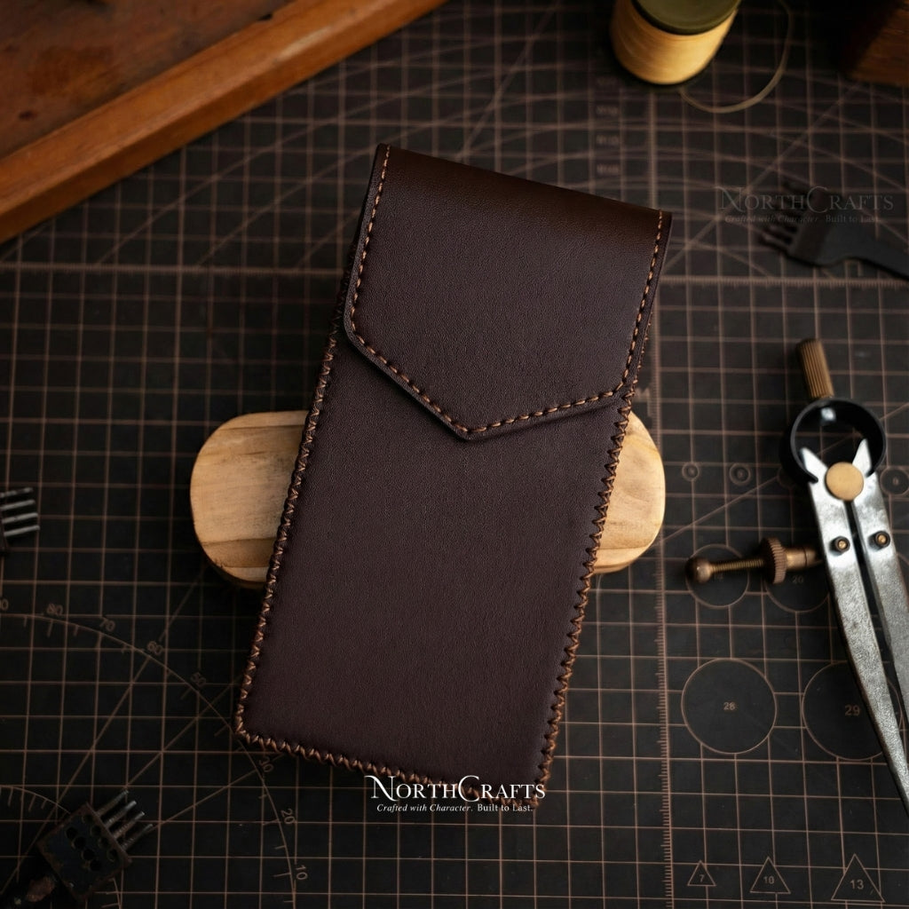 Full-Grain Leather Phone Holster with Belt Loop for iPhone 17, 16, 15 & 14 Series – Personalized Handmade – NorthCrafts | NorthCrafts