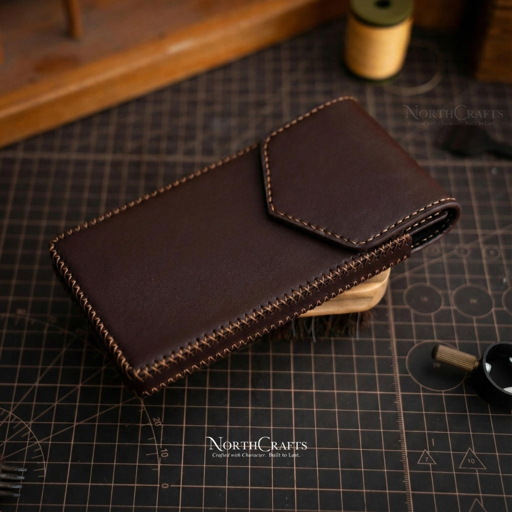 Full-Grain Leather Phone Holster with Belt Loop for iPhone 17, 16, 15 & 14 Series – Personalized Handmade – NorthCrafts | NorthCrafts