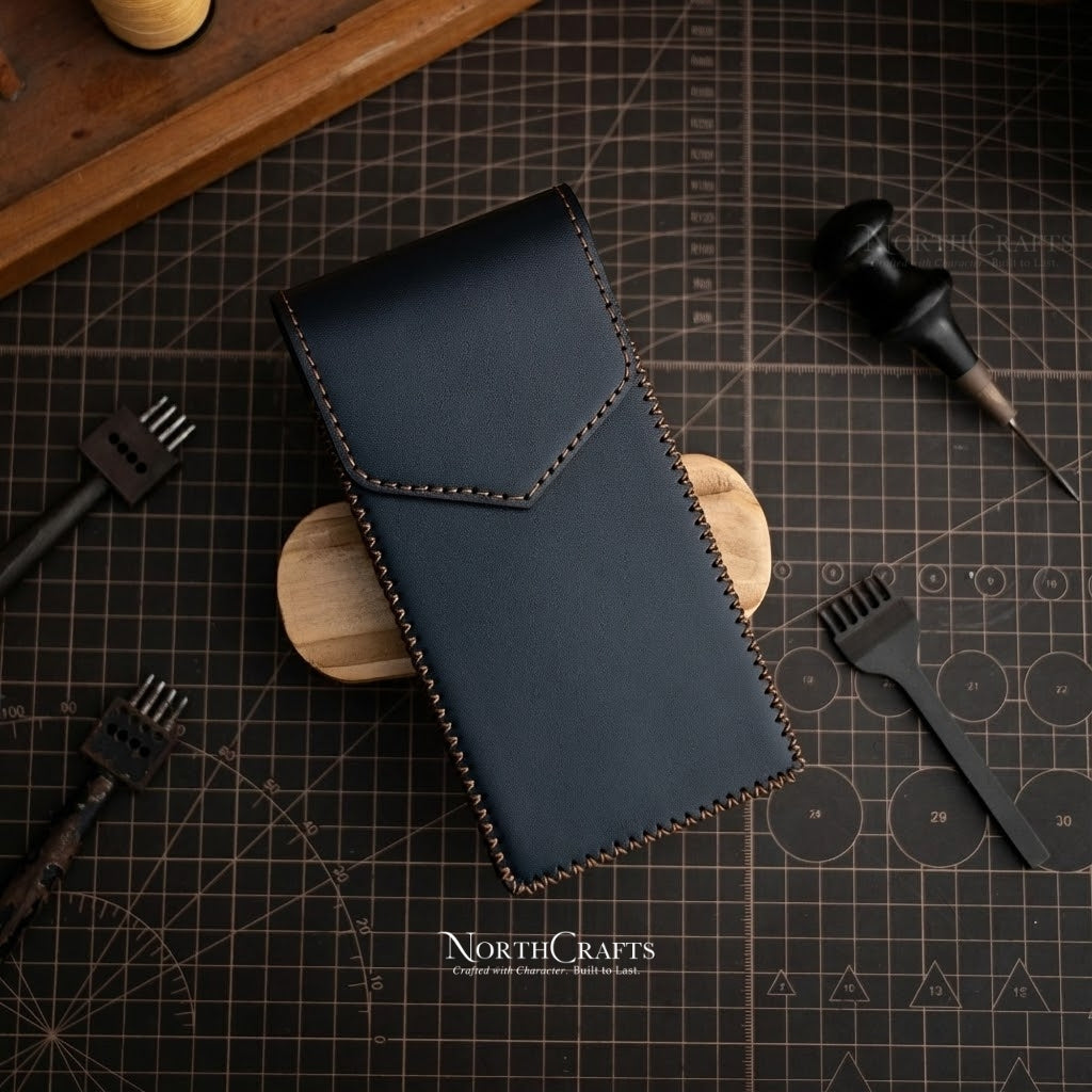 Full-Grain Leather Phone Holster with Belt Loop for Men (iPhone 17, 16, 15 & 14 Series) – Personalized Handmade – NorthCrafts | NorthCrafts