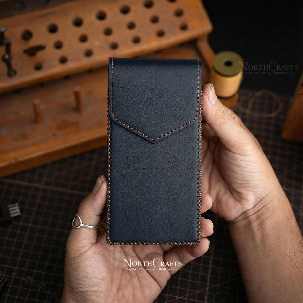 Full-Grain Leather Phone Holster with Belt Loop for Men (iPhone 17, 16, 15 & 14 Series) – Personalized Handmade – NorthCrafts | NorthCrafts